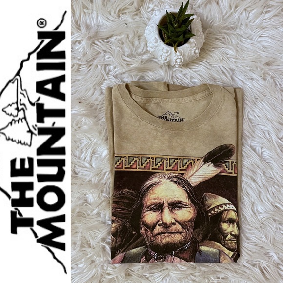 The Mountain tan hand dyed t-shirt w/Indigenous leader, sz S, 2012 David Behrens - Picture 12 of 15